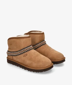 Botines UGG CLASSIC MINI CRESCENT en cuero