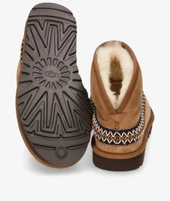 Botines UGG CLASSIC MINI CRESCENT en cuero