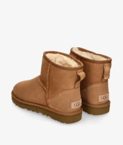 Botines UGG CLASSIC MINI II en cuero