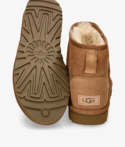 Botines UGG CLASSIC MINI II en cuero