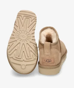 Botines UGG CLASSIC ULTRA MINI en beige