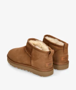 Botines UGG CLASSIC ULTRA MINI en cuero