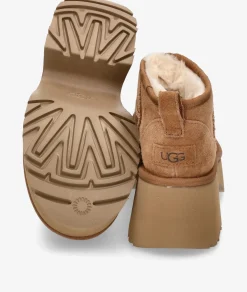 Botines UGG CLASSIC ULTRA MINI NEW HIGHTS en cuero