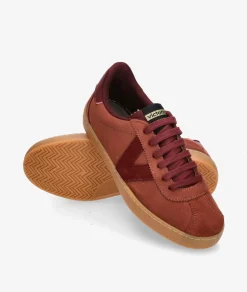 Deportivos Victoria 1126221 en serraje burdeos