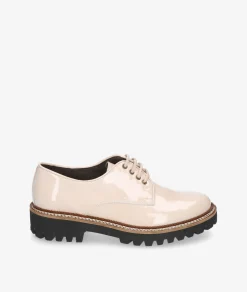 Zapatos inglés Kénnebec 7050 en charol beige