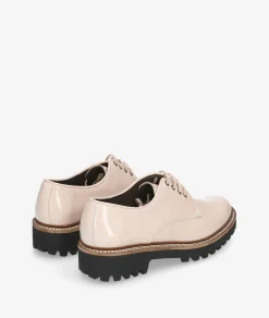 Zapatos inglés Kénnebec 7050 en charol beige