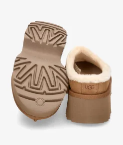 Zuecos UGG NEW HIGHTS COZZY CLOG en cuero